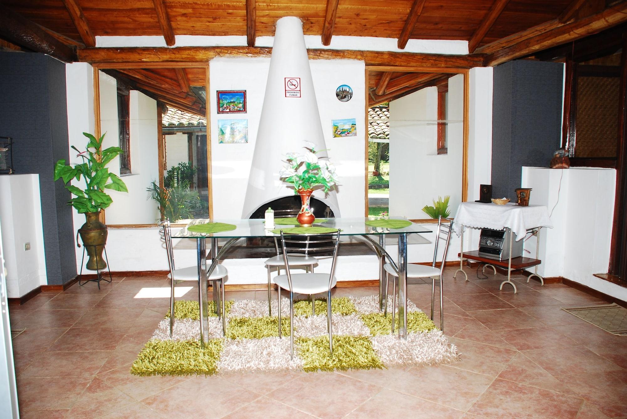 Hosteria Airport Garden Tababela Εξωτερικό φωτογραφία