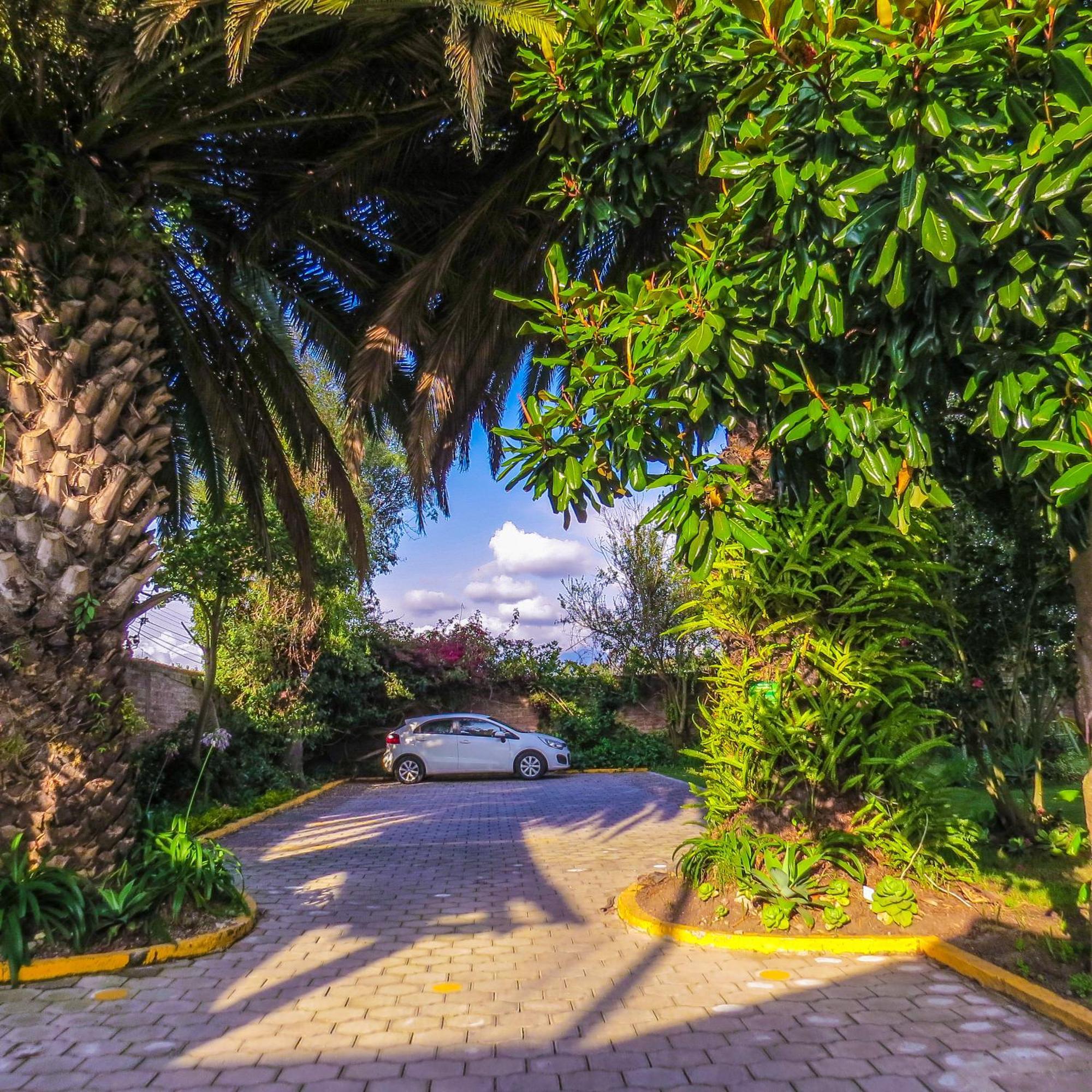 Hosteria Airport Garden Tababela Εξωτερικό φωτογραφία