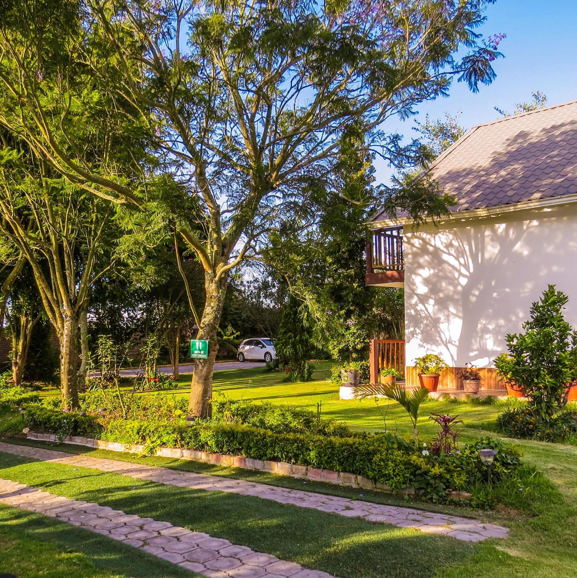 Hosteria Airport Garden Tababela Εξωτερικό φωτογραφία