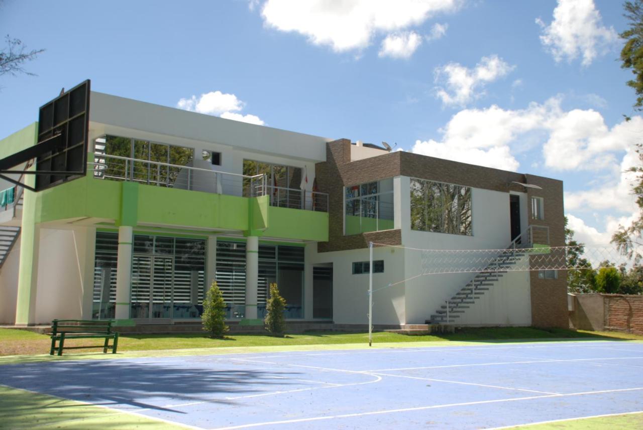 Hosteria Airport Garden Tababela Εξωτερικό φωτογραφία